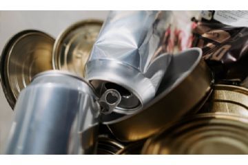 Raccolta materiali tessili e riciclo imballaggi in vetro